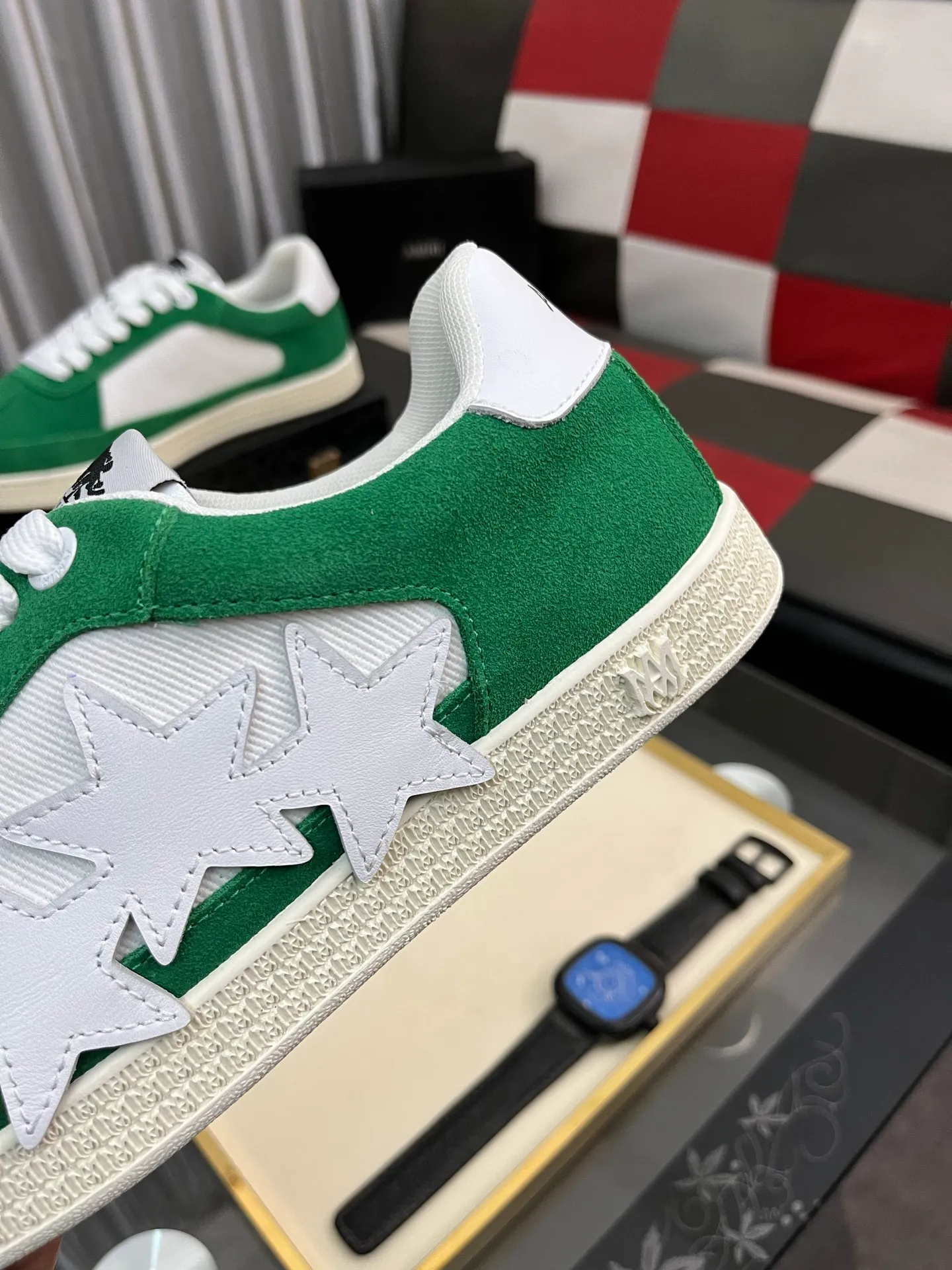 Men's shoes 💰420⌚️⌚️《AMIR*》New men's low-top casual sports sneakers bone shoes, another pair of irresistible bone shoes. Bone shoes are one of AMIRI's most popular items. They use first-layer cowhide uppers. The side bones are made of two cowhide laminations. They have a three-dimensional feel. The leather incisions are all oil-edged. Contrasting color design. Simple style. Fashionable sports. Customized metal LOGO nameplate to embellish shoelaces. Exclusive control of top version. Supports comparison. Breathable mesh lining Original rubber outsole A must-have item for daily leisure Suitable for various occasions Check it out if you are looking for high quality Super cool uppers Size: 38-445️⃣ Colors available